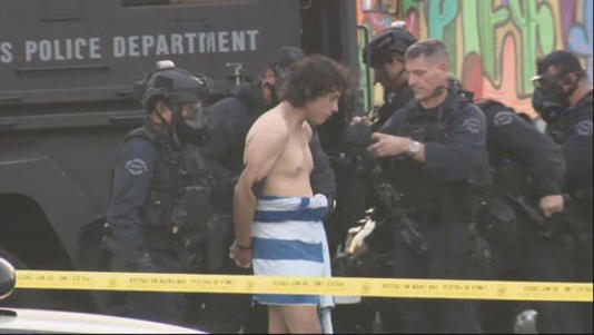 Lapd Barricades Naked Suspect With Sword In Venice California Santa Monica Observer