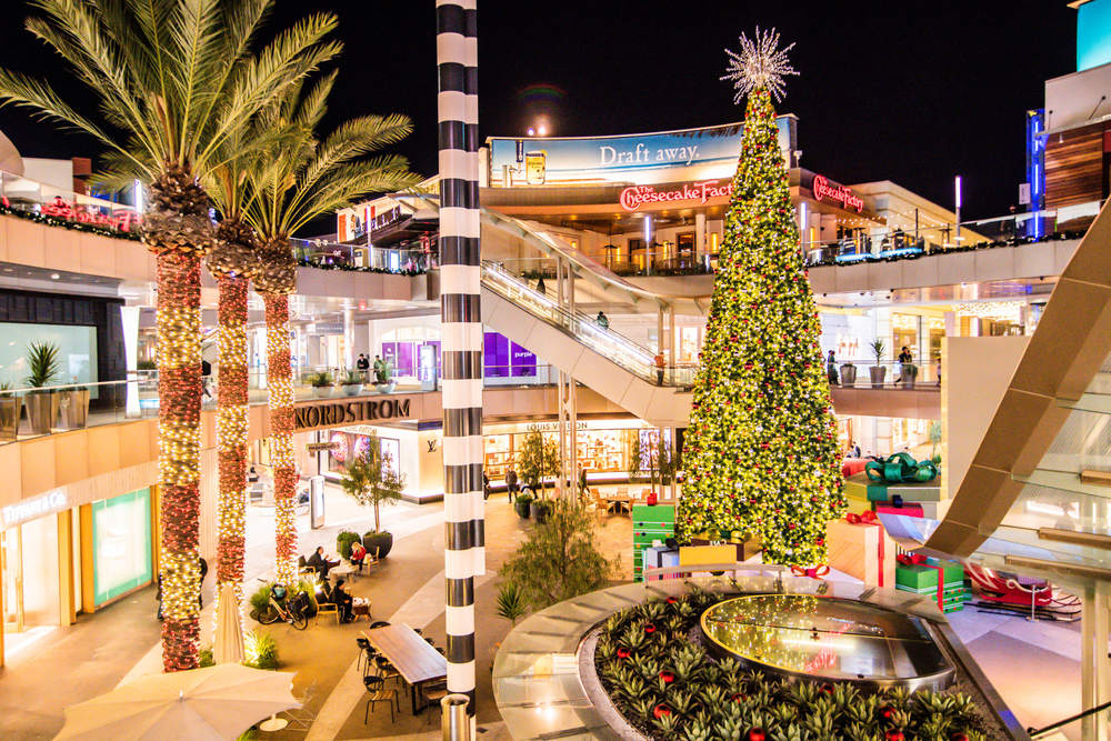 Santa Monica Place Offers Contactless Santa Visits, Festive Live Music